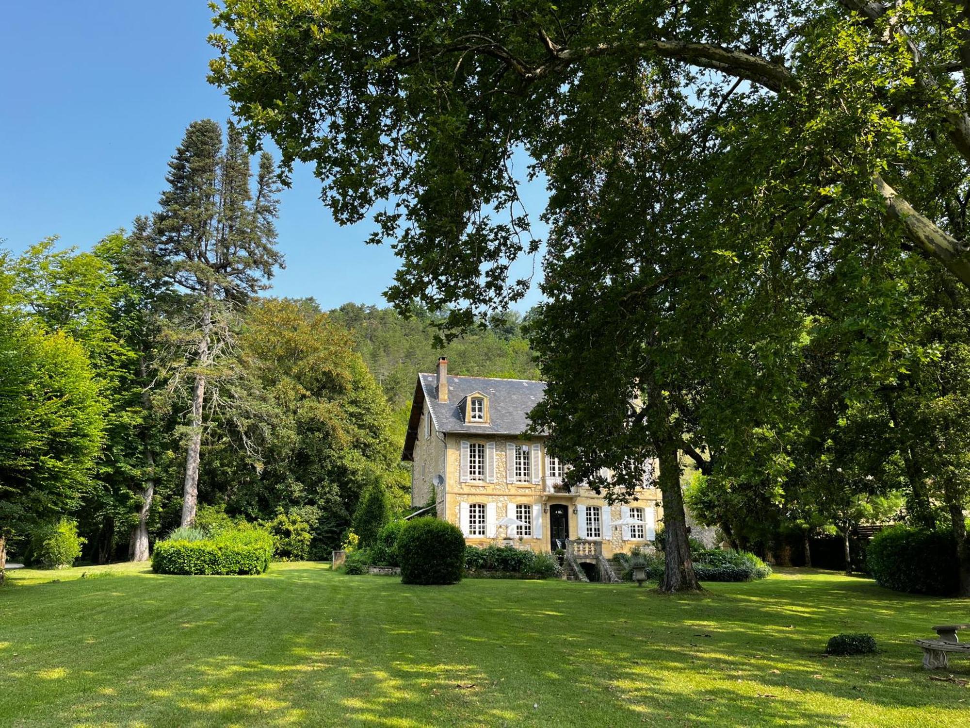 Le Bouquet Bleu Bed And Breakfast Siorac-en-Perigord Exterior photo
